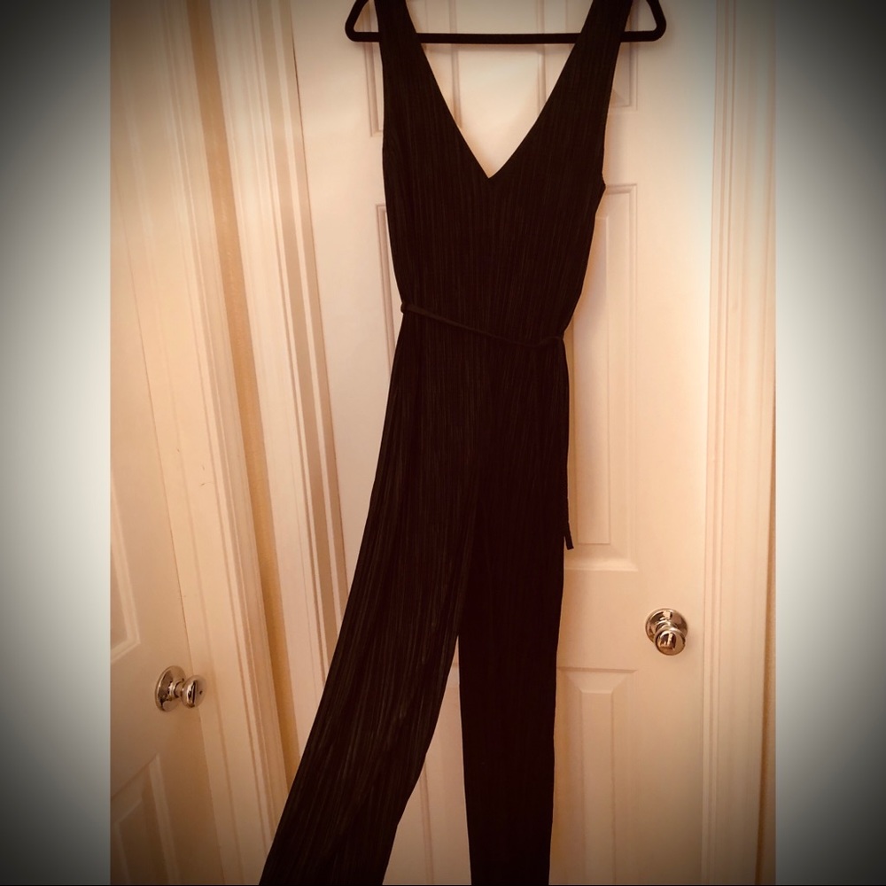 Urban Outfitters Black Pleated Jumpsuit Size L